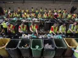 Разнорабочие и экология: как сбор и утилизация отходов помогают сохранить природу