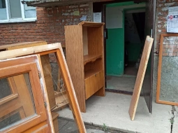 Перевезли мебель в гараж